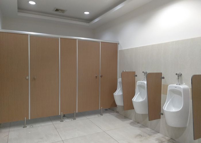 vách ngăn vệ sinh